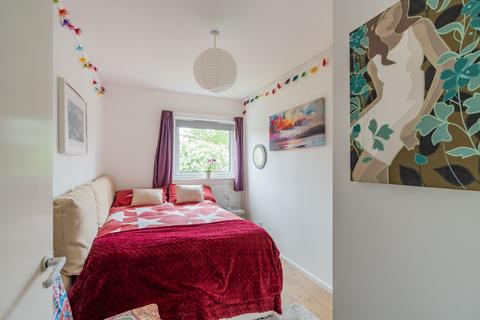 36j Cramond Vale, Edinburgh, EH4 6RB