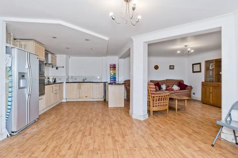 2 bedroom ground floor flat for sale, 3/5 North Werber Park, Fettes, Edinburgh EH4 1SY