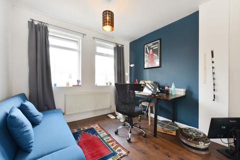 2 bedroom terraced house for sale, London E17