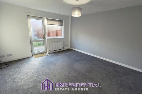 3 bedroom terraced house to rent, Yatesbury Avenue, Blakelaw NE5