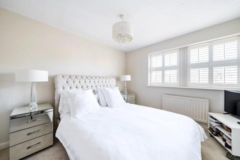 3 Debden Close, Kingston Upon Thames, KT2 5GD