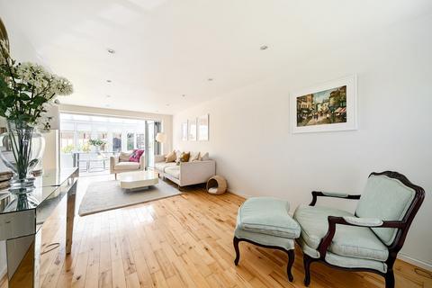 3 Debden Close, Kingston Upon Thames, KT2 5GD