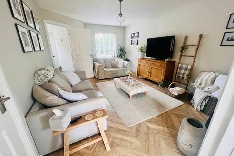17 Hew Royd, Thackley, Bradford, BD10 8WP