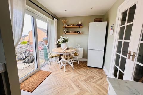 17 Hew Royd, Thackley, Bradford, BD10 8WP