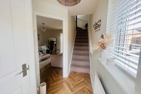 17 Hew Royd, Thackley, Bradford, BD10 8WP
