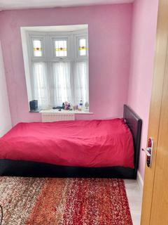 1 bedroom in a house share to rent, Capel Gardens, Ilford IG3