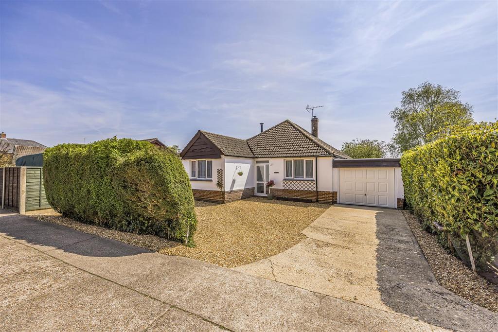 Dando Road, Waterlooville PO7 3 bed detached bungalow for sale £475,000