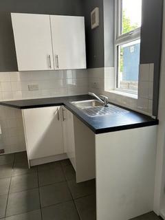 2 bedroom terraced house to rent, Finchley Road
