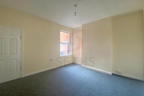 3 bedroom terraced house to rent, King Edward Road, Leicester LE5