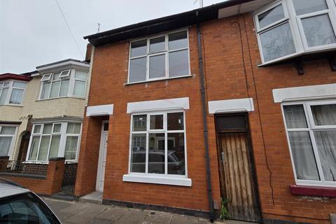 3 bedroom terraced house to rent, King Edward Road, Leicester LE5