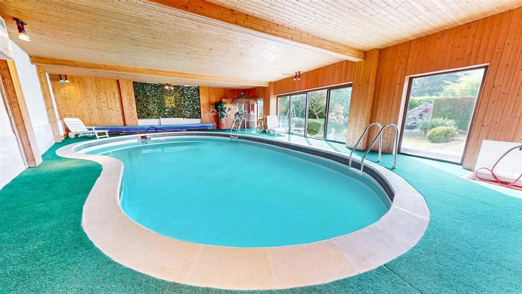 Pool.jpg