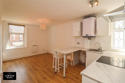 1 bedroom flat to rent, Waverley Road, Southsea