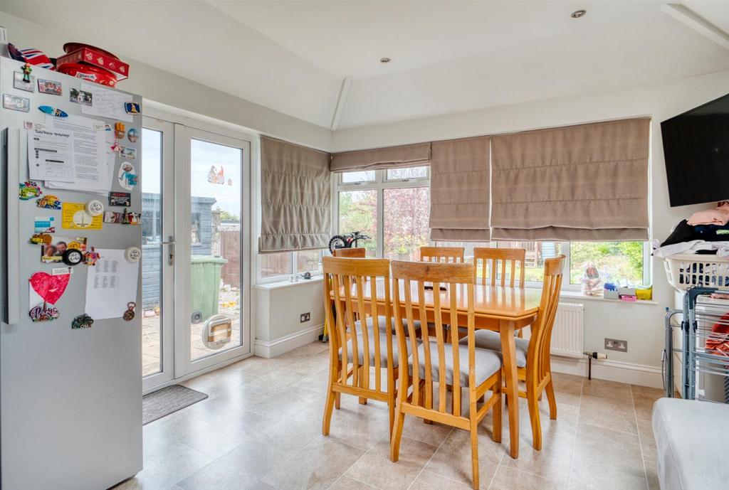 4 Dining - 16 Hill Burn  - Real estate photography