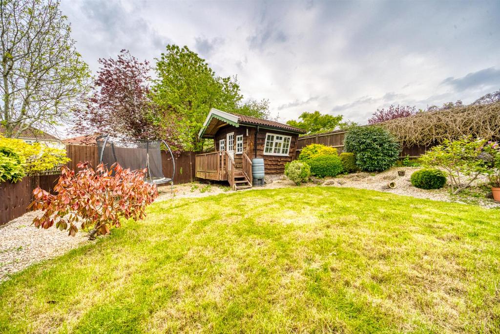 11 Garden - 16 Hill Burn  - Real estate photograph