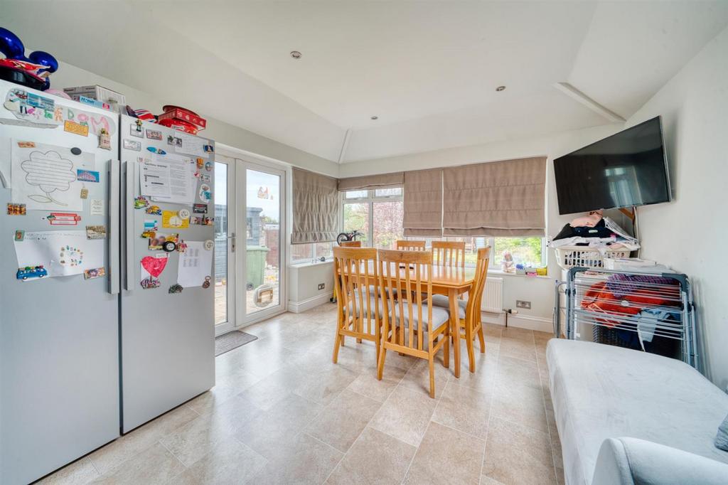 4 Dining - 16 Hill Burn  - Real estate photography
