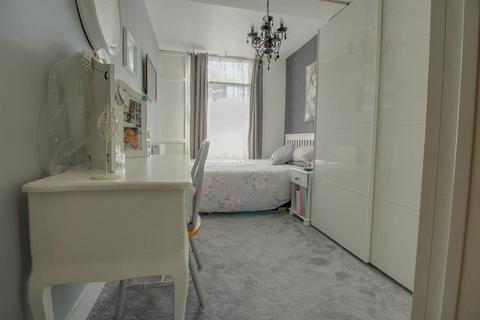 2 bedroom flat to rent, 2 Bedrooms - Wickford