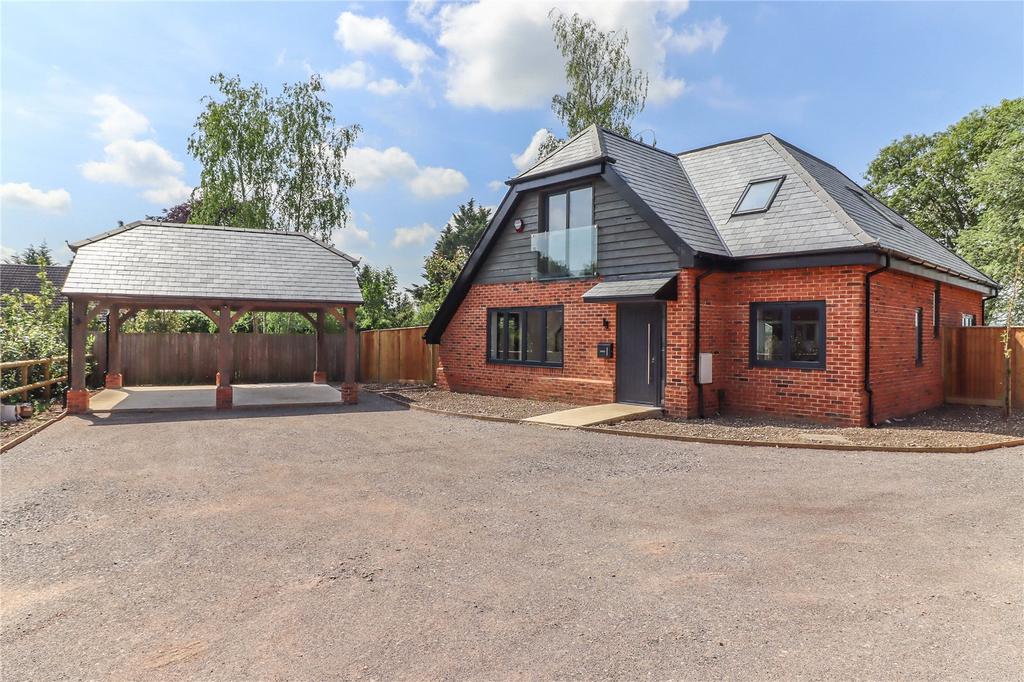 Dauntsey Lane, Weyhill, Andover, SP11 3 bed detached house for sale £