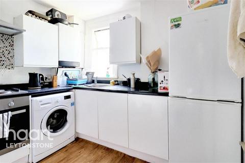 4 bedroom flat to rent, Leslie road, Leytonstone, E11