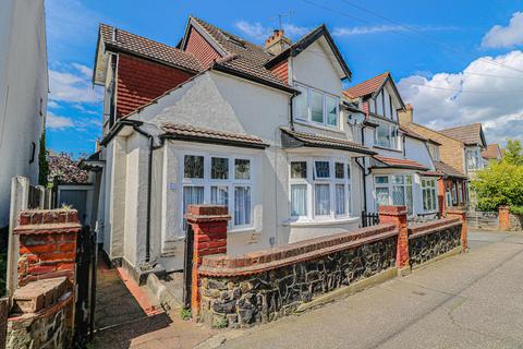3 bedroom semi-detached house for sale, Oakleigh Park Drive, Leigh-on-sea, SS9