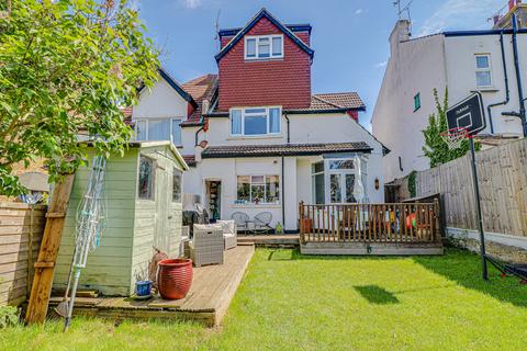Oakleigh Park Drive, Leigh-on-sea, SS9
