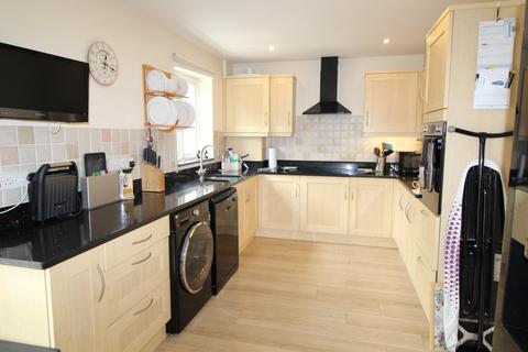 4 bedroom detached house for sale, Haworth Road, Cross Roads, Keighley, BD22