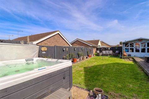 8 Dorking Crescent, Clacton-on-sea, CO16 8FQ