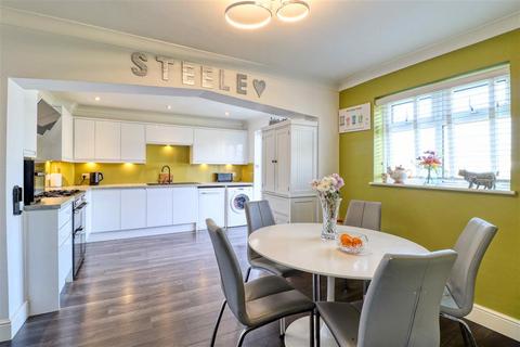 8 Dorking Crescent, Clacton-on-sea, CO16 8FQ
