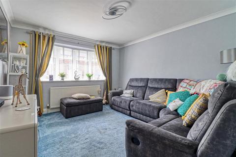 8 Dorking Crescent, Clacton-on-sea, CO16 8FQ