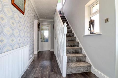 8 Dorking Crescent, Clacton-on-sea, CO16 8FQ