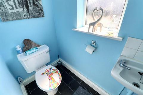 8 Dorking Crescent, Clacton-on-sea, CO16 8FQ