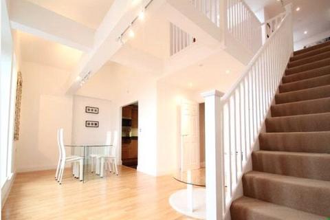 3 bedroom apartment to rent, Princess Park Manor, London, N11