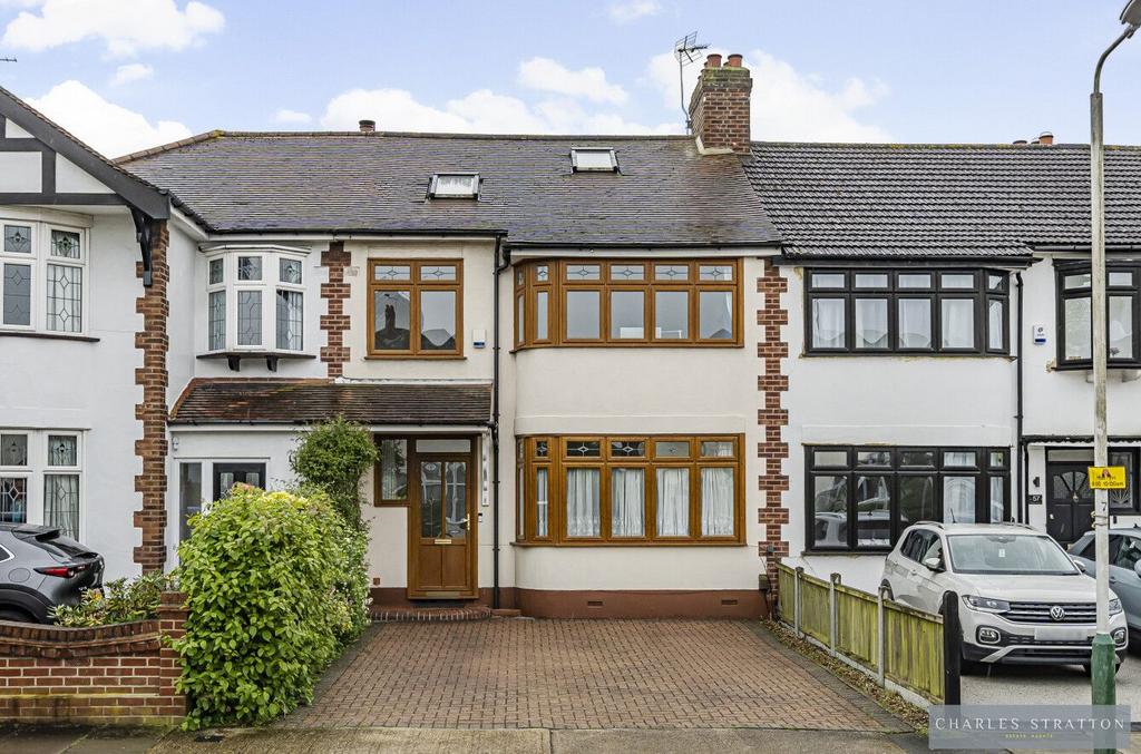 Stanley Avenue, Gidea Park 4 bed terraced house for sale - £650,000