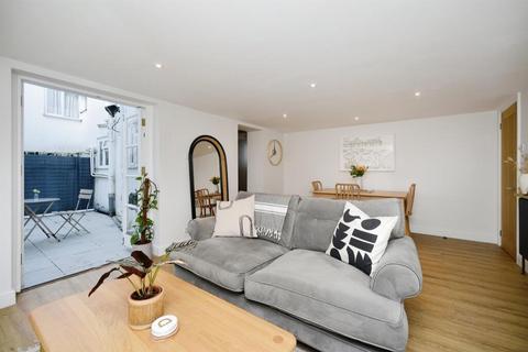 2 bedroom flat to rent, Devonshire Place, Brighton BN2