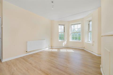 3 bedroom flat to rent, Friary Estate, London SE15