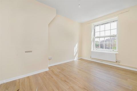 3 bedroom flat to rent, Friary Estate, London SE15