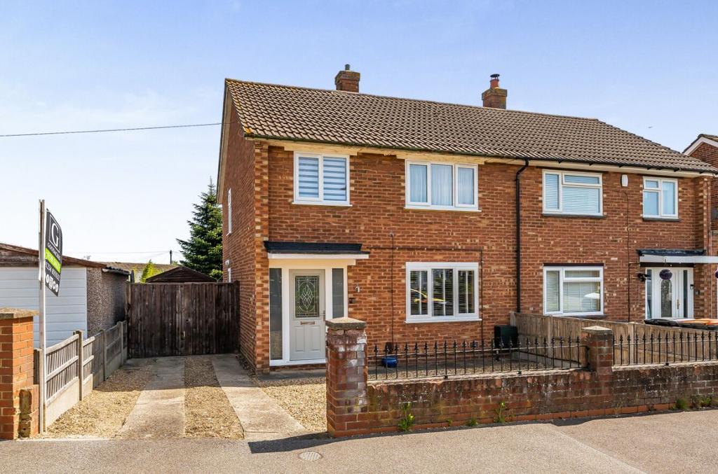 Tithe Barn Road, Wootton, Bedford 3 bed semidetached house for sale