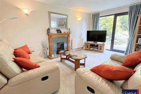 28 Fircroft Close, Hucclecote, Gloucester, GL3 3DW