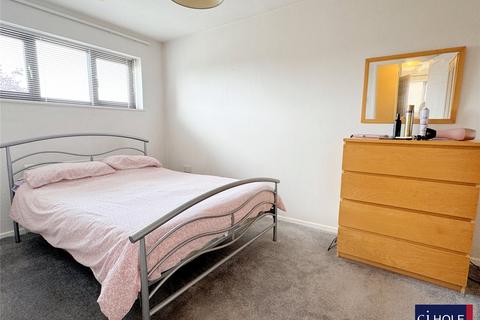 28 Fircroft Close, Hucclecote, Gloucester, GL3 3DW