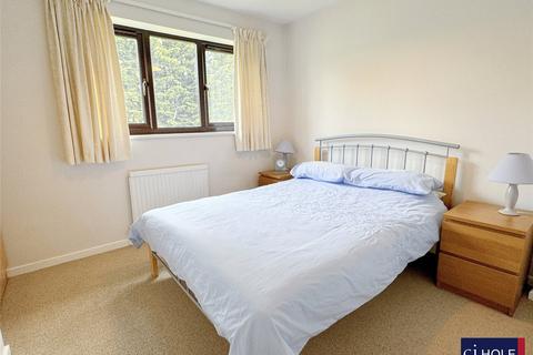 28 Fircroft Close, Hucclecote, Gloucester, GL3 3DW