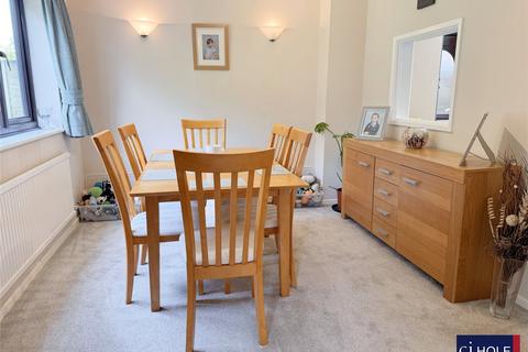 28 Fircroft Close, Hucclecote, Gloucester, GL3 3DW