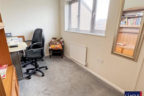 28 Fircroft Close, Hucclecote, Gloucester, GL3 3DW