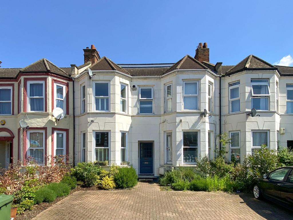 Hither Green Lane, Hither Green... 2 bed flat for sale £450,000