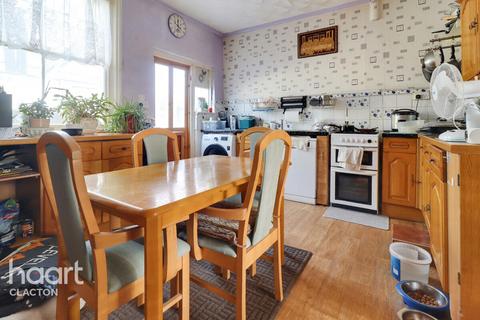 2 bedroom terraced house for sale, First Avenue, Walton On The Naze