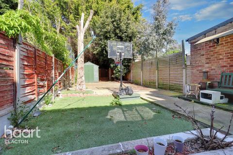 32 First Avenue, Walton On The Naze, CO14 8JP