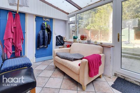 32 First Avenue, Walton On The Naze, CO14 8JP