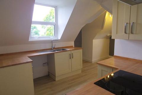 2 bedroom flat to rent, Sandringham Road, POOLE BH14