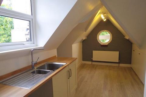 2 bedroom flat to rent, Sandringham Road, POOLE BH14