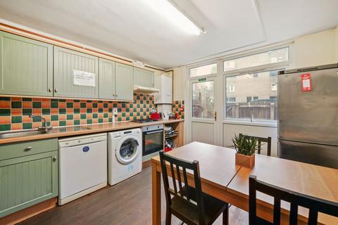 1 bedroom in a house share to rent, Chippenham Road, London W9