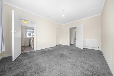 3 bedroom flat to rent, Crofthill Road, Glasgow G44