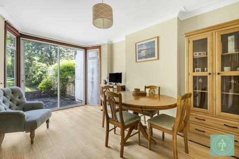 38 The Vale, London, N14 6HP